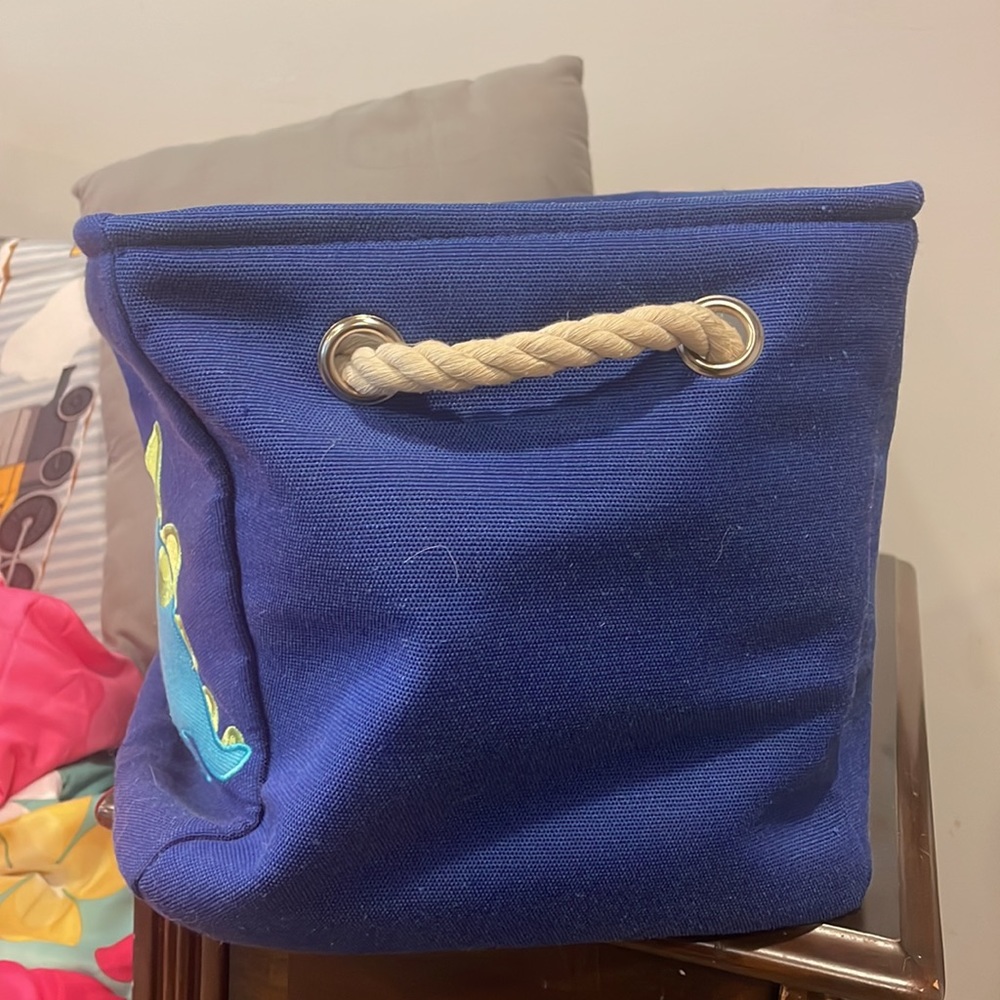 Collapsible storage bin - Picture 2 of 3